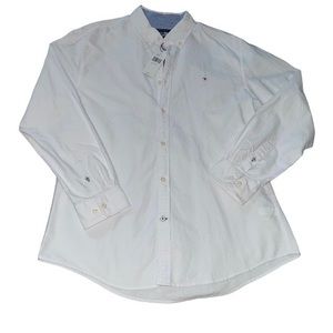 Men’s Tommy Hilfiger button down shirt